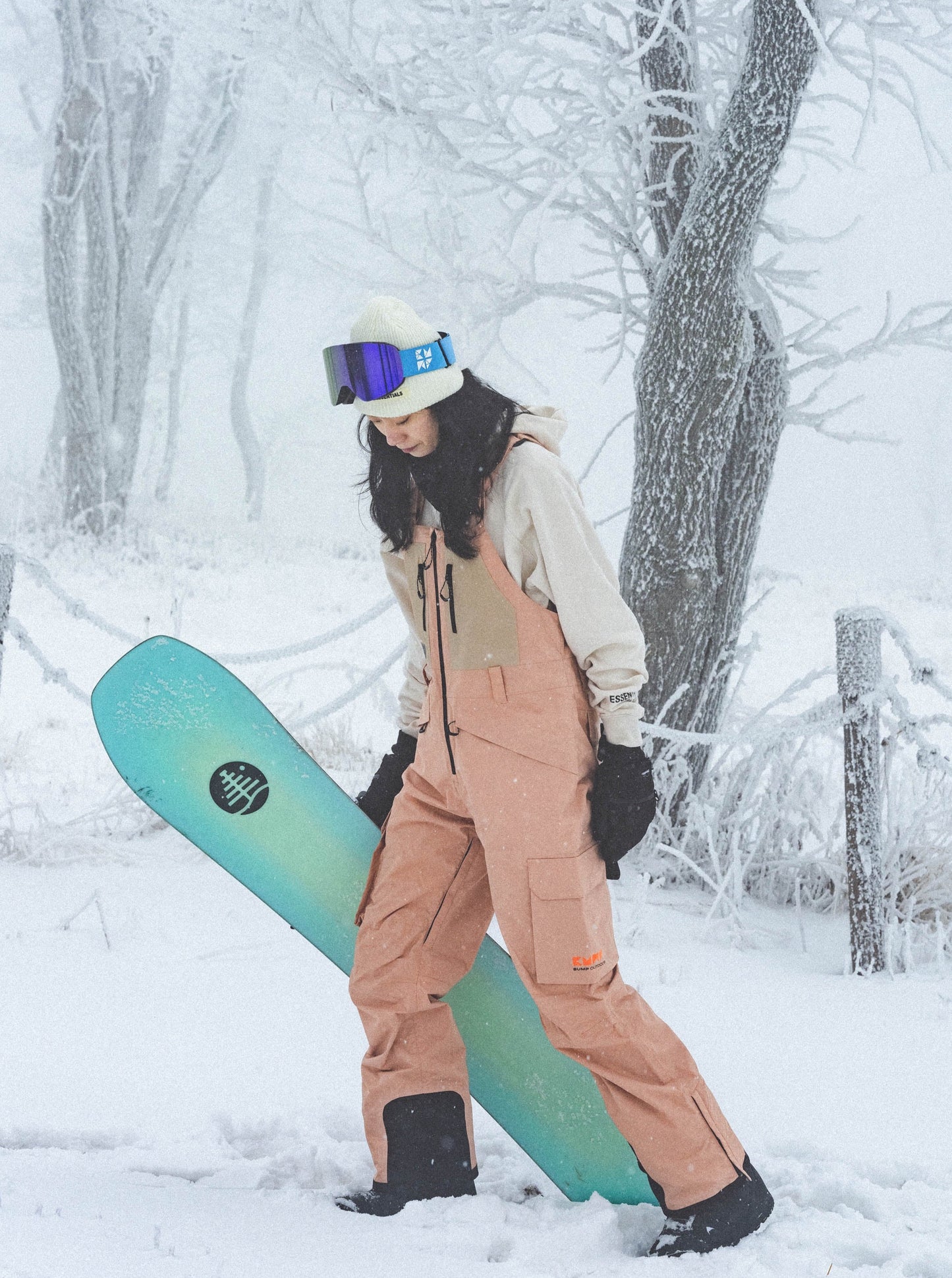 Iconic 23 Ski/Snowboard Bib Pants Women Peach Whip